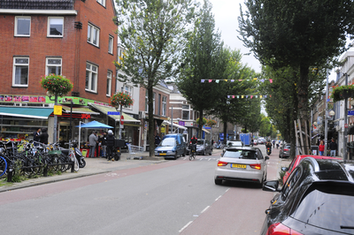 903535 Gezicht in de Kanaalstraat te Utrecht, uit het oosten, ter hoogte van de Riouwstraat (links).